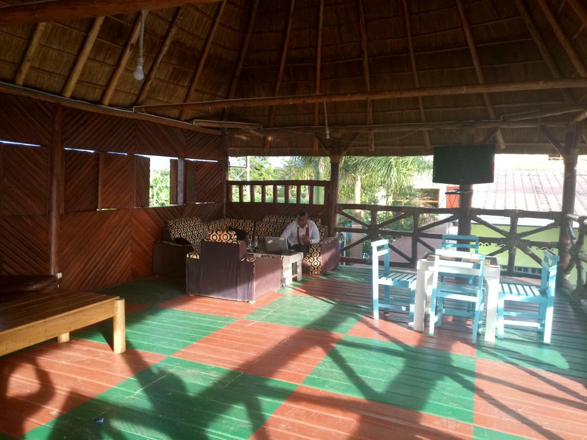 Saint Blaise Hotel Gatumba Екстериор снимка